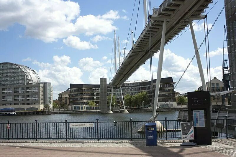 Моста или моста ударение. Royal Victoria Dock Bridge. Fantasy Royal Bridge.