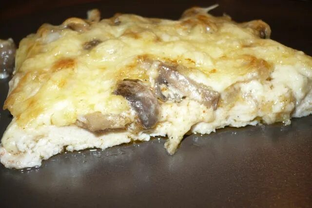 Куриные отбивные с грибами и сыром. Отбивная с грибами и сыром в духовке. отбивные с грибами и сыром в духовке. куриные отбивные с грибами и сыром в духовке. отбивные из куриной грудки с грибами и сыром в духовке.