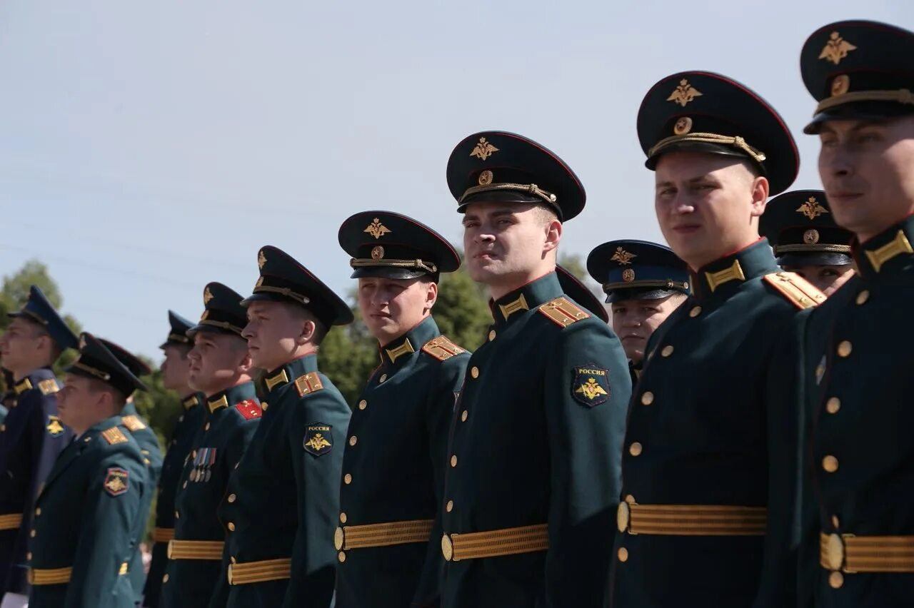 Содержание офицер. Молодые офицеры.