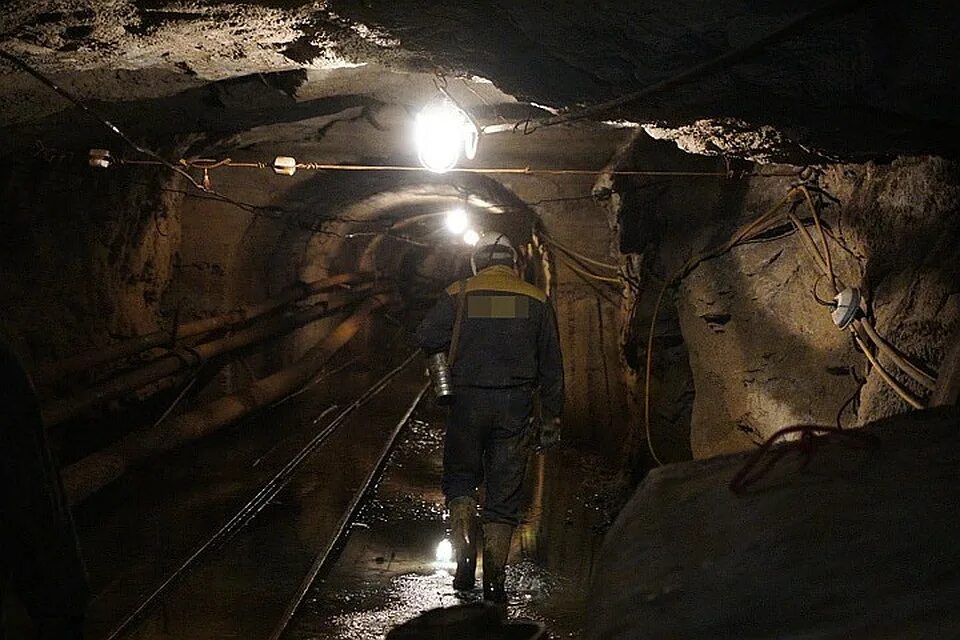 Калийные шахты уралкалий в березниках. Бокситные шахты. Аварийный штрек. Монтажник распадской междуреченск. Вентиляционный штрек.