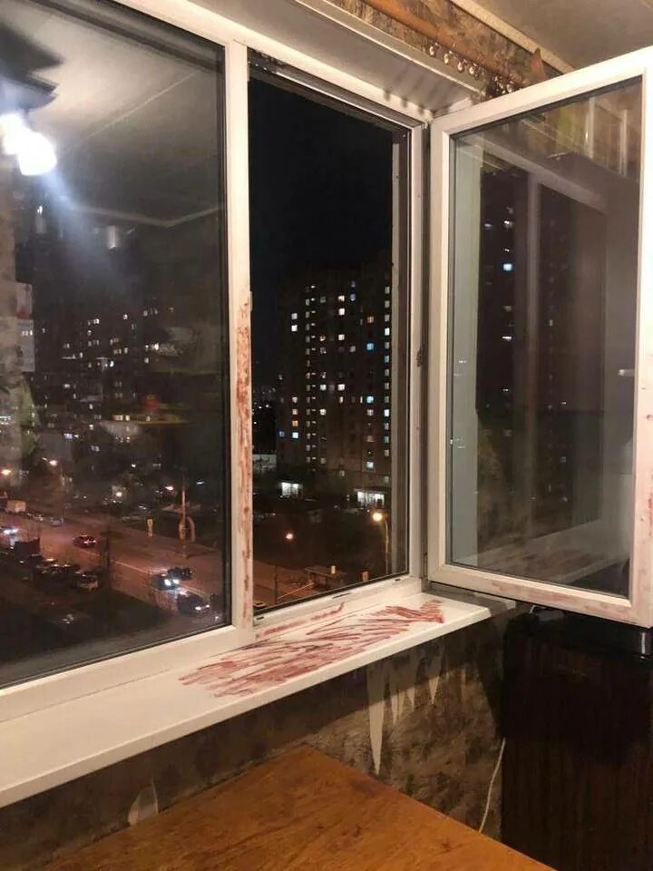 Падение ребенка из окна в москве сегодня. Окно в многоэтажке. Виды окон для дома. Вид из окна жк. Окно упало в москве.