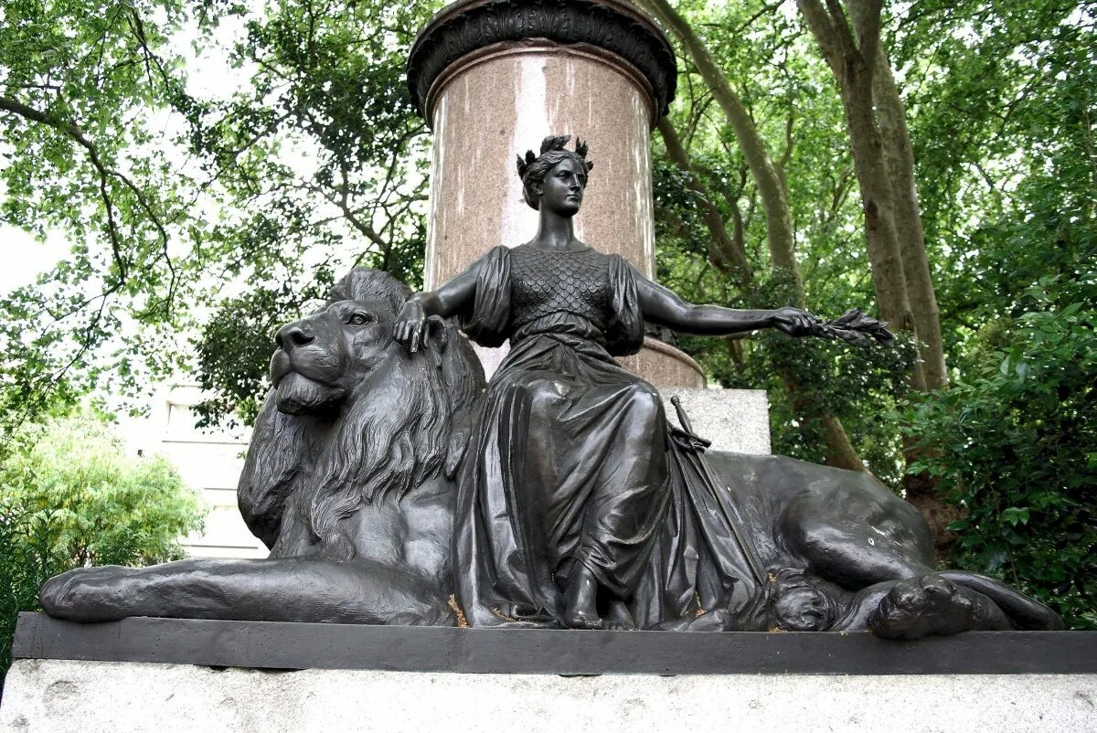 Памятник лошади. Интересные скульптурные композиции. Buckingham palace скульптуры. Знаменитые памятники. Скульптурных памятников.