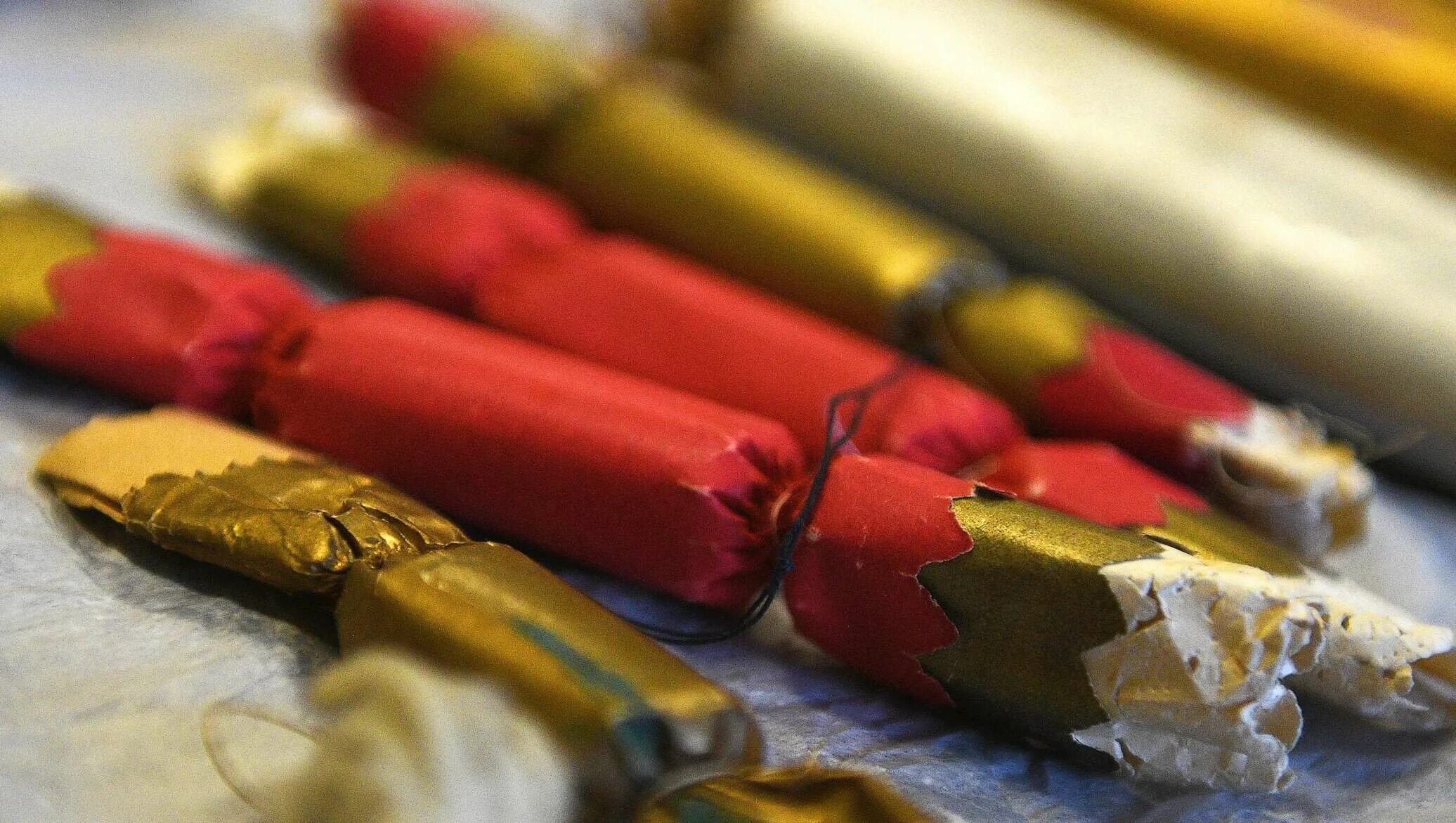 Наркота в виде конфет. Конфеты наркотики. Конфеты с наркотиками в школах. Конфеты в виде энергетиков. В школах раздают конфеты.