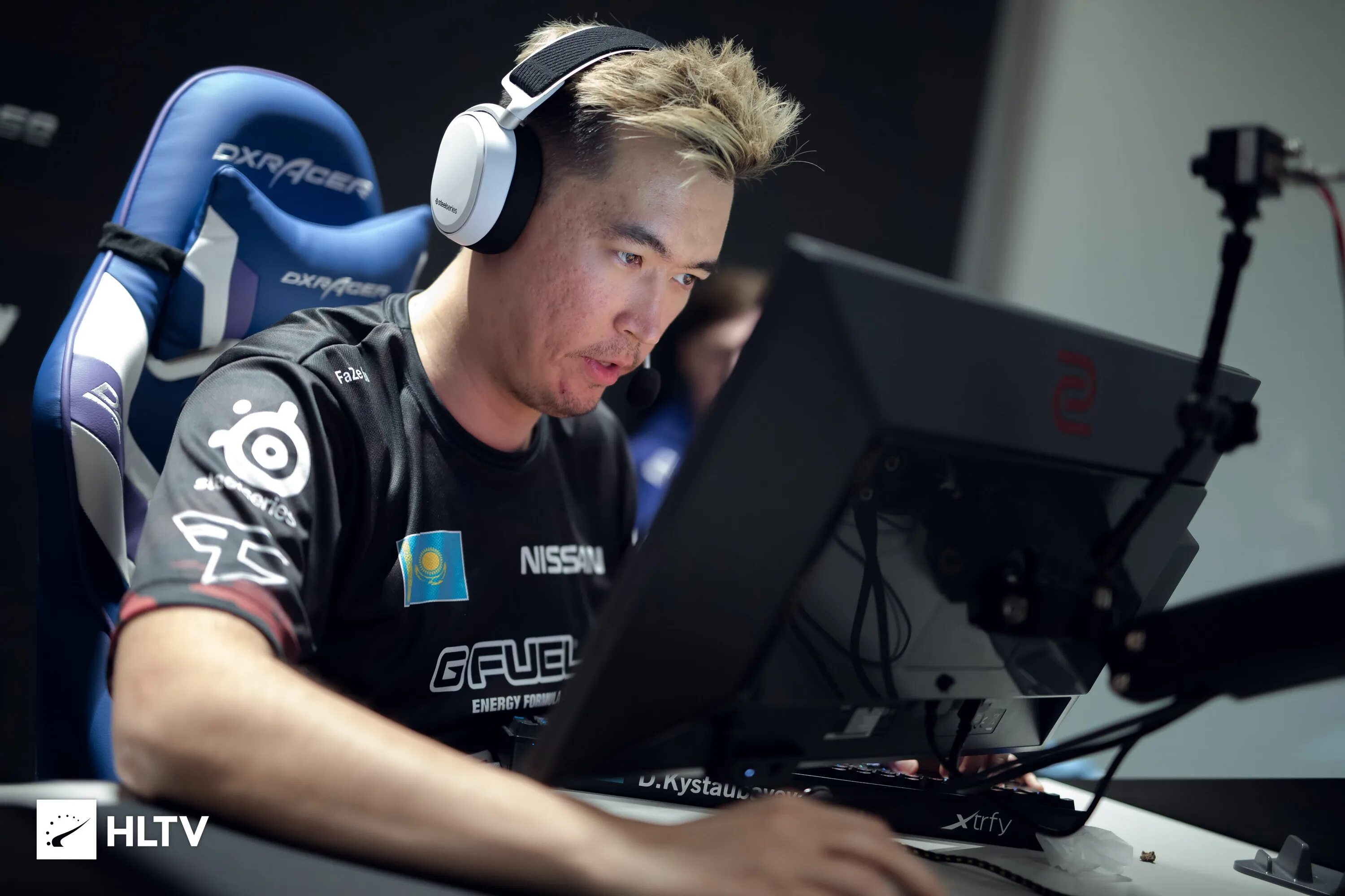 Hltv cs 2. Эрик adren хааг. adren cs go blast. adren cs go молодой. adren 17 место hltv.