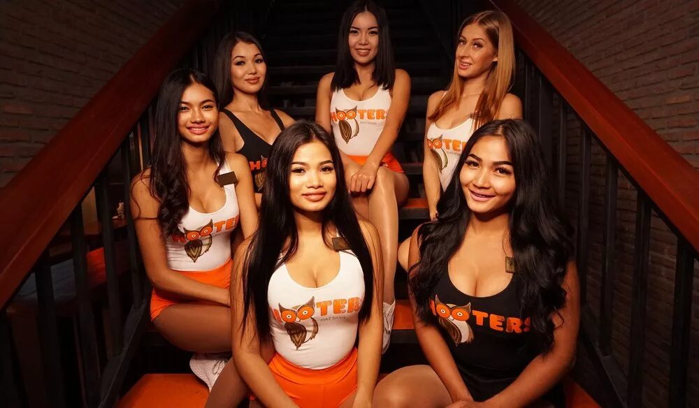 Hooters Паттайя. Hooters Пхукет. Боди массаж Патонг.