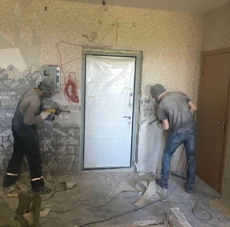 Расценки демонтажа стен. Демонтаж перегородок. демонтаж стен и перегородок. демонтаж квартиры. слом стен в квартире.