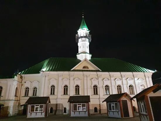 Мечеть аль-марджани казань. Марджани 22 казань. Мечеть аль-марджани казань. Новогодняя казань старейшая мечеть марджани. Марджани адрес.