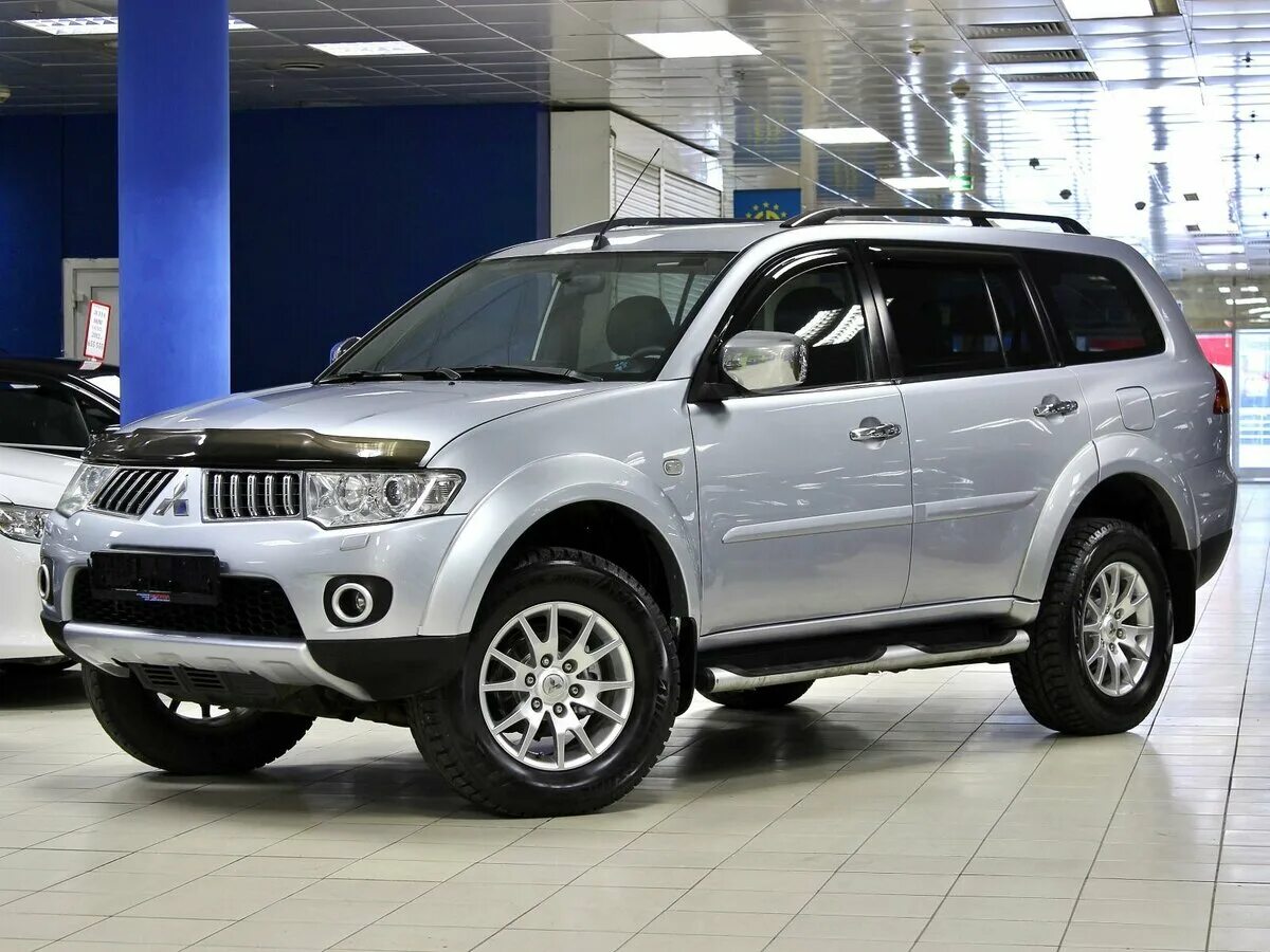 Mitsubishi Pajero Sport 2. Pajero Sport 2011. Mitsubishi Pajero Sport 2.5. Митсубисиподжеро спорт. Купить паджеро новый у официального дилера