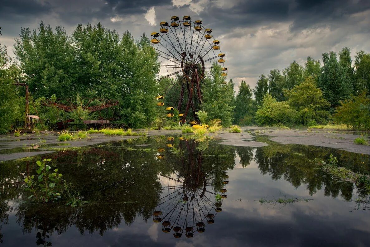 Pripyat chernobyl. Город Припять. Зона отчуждения Чернобыльской АЭС. Колесо обозрения Припять. Чернобыль город Припять.