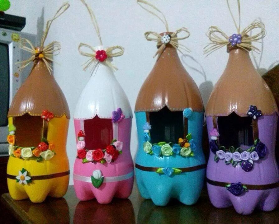 поделка из пластиковой бутылки. поделки из пластиковых бутылок. дом из переработанного пластика. школа из пластиковых бутылок. поделки из пластиковых бутылок в школу.