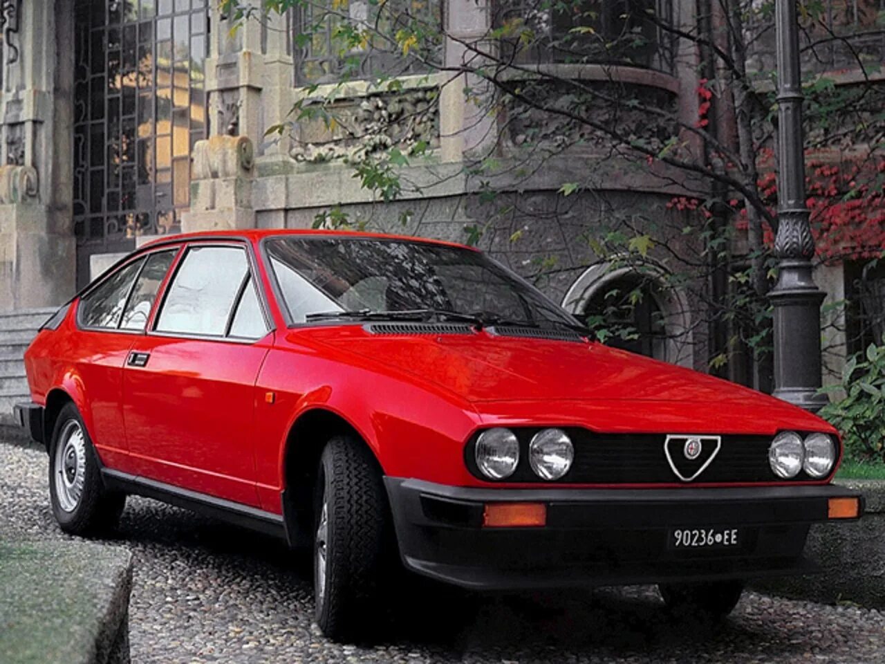 Альфа ромео 5. Альфа Ромео Альфетта 1983. Alfa Romeo Alfetta 1972. Альфа Ромео 1980. Alfa Romeo Alfetta gtv6 1980.