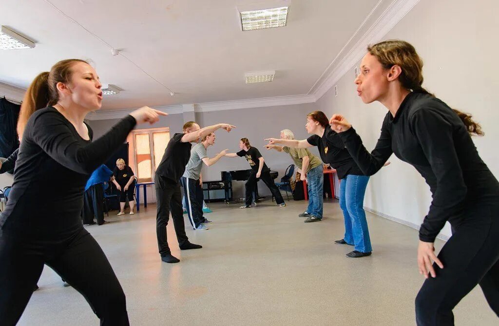 Занятия по актерскому мастерству для детей. Ораторское искусство упр. Занятие по актерскому мастерству дошкольники. Упражнения на сложный дикцию. Дети актерское мастерство занятия.