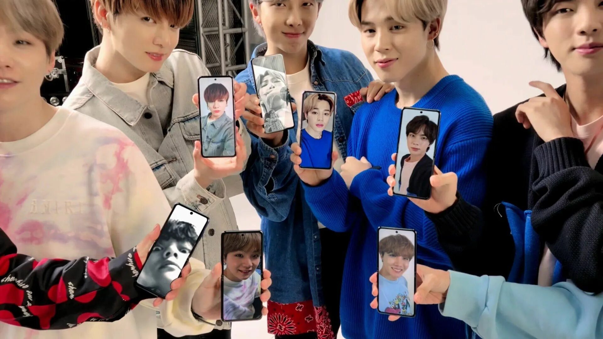 Bts mobile. Bts 2025. kim taehyung 2025. тэхён 2025. бтс арми тэхен.