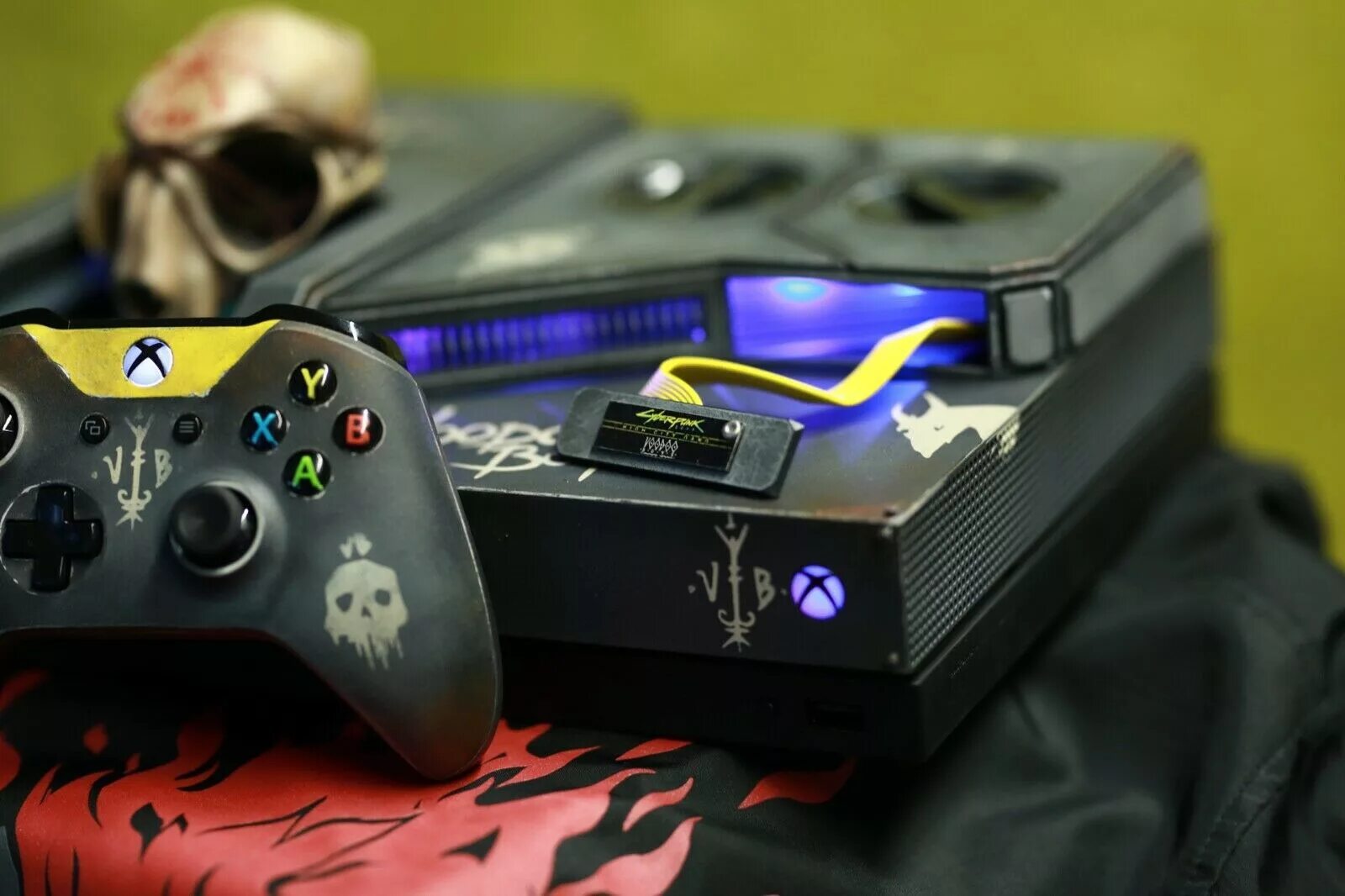 Xbox series x cyberpunk. Cyberpunk 2077 Xbox one s. Xbox one x Cyberpunk 2077. Геймпад Xbox Cyberpunk 2077. Геймпад Xbox one Cyberpunk 2077.