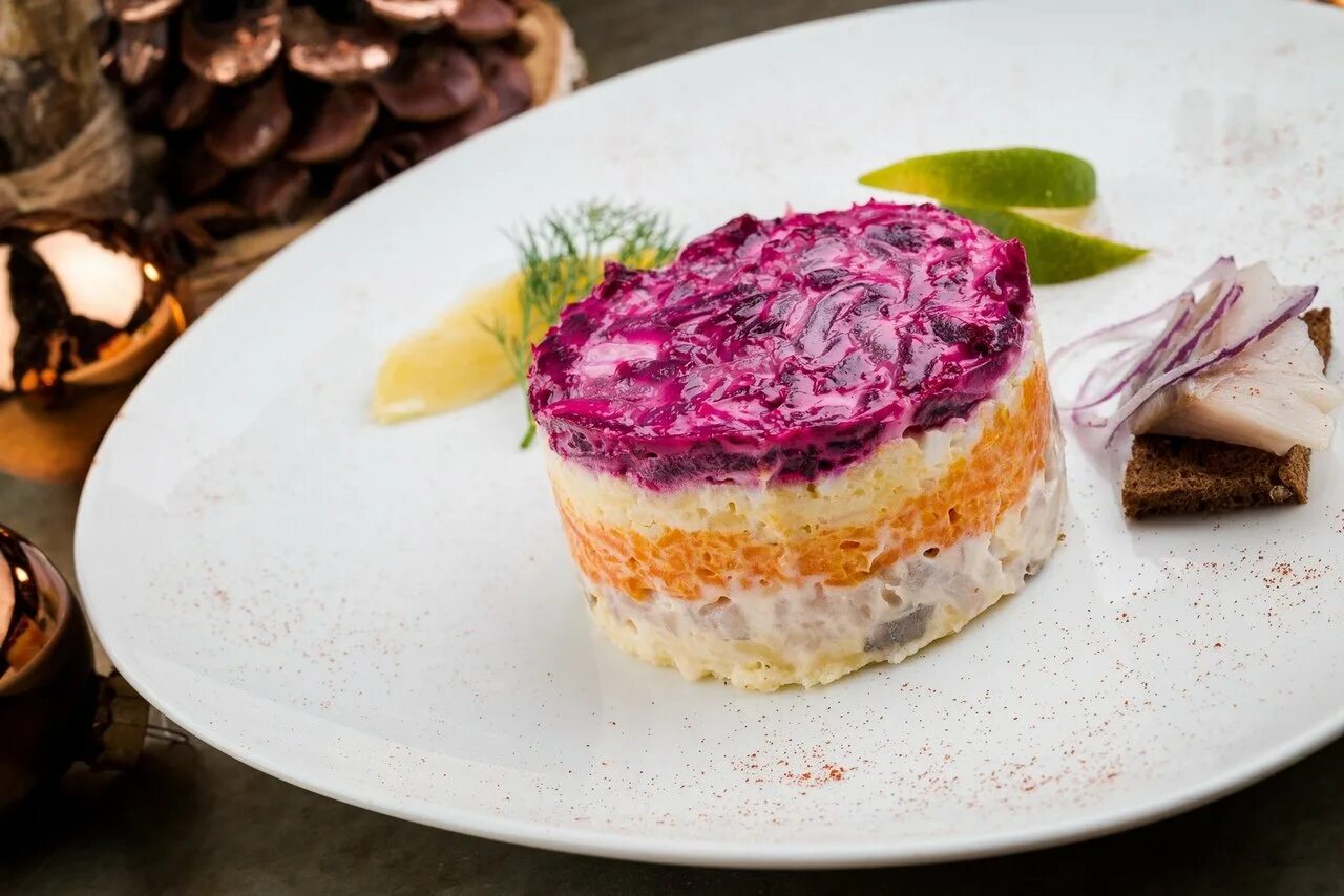 Сельдь под шубкой. Сельдь под шубой. Салат «сельдь под шубой» 400гр. Сельдь под шубкой. Селедка подшуба.