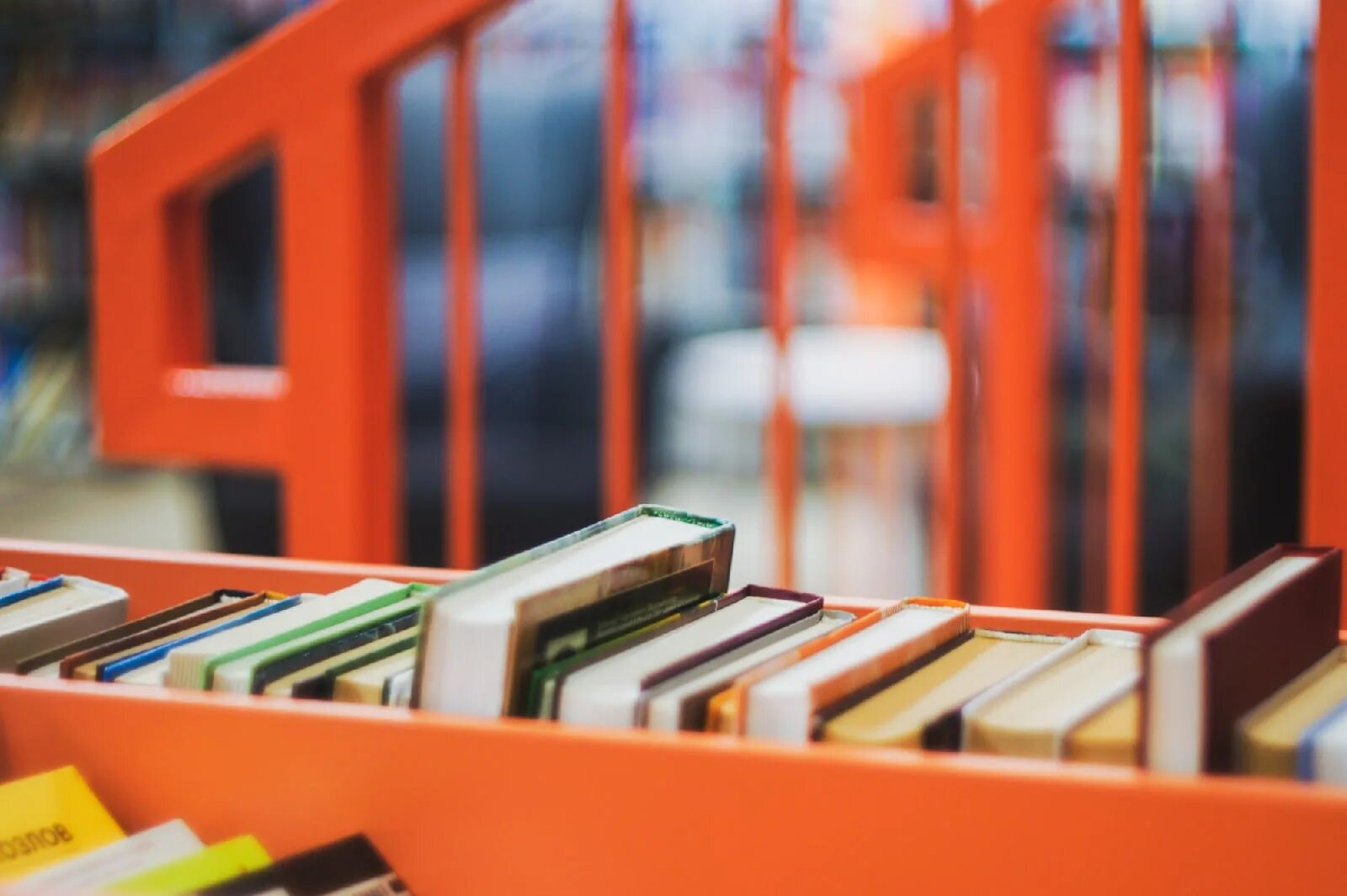 М. Афиша книжного клуба. Гиперион москва книжный. Нижный магазин "циолковский". Книжный клуб.
