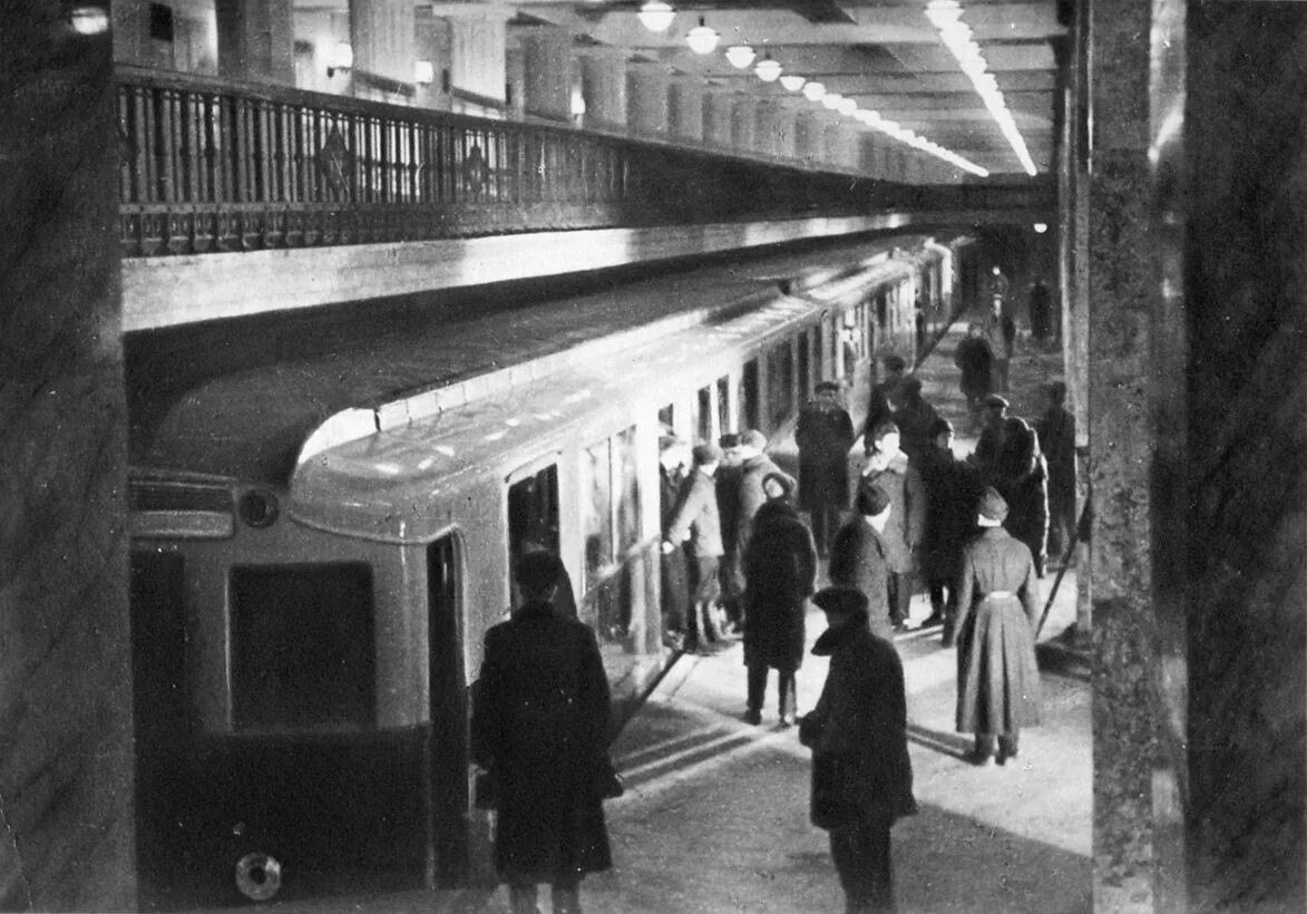 Московский метрополитен (1935 г.. Московский метрополитен 1935 станции. Открытие Московского метрополитена 1935. Первая станция Московского метрополитена 1935. Метро старого года