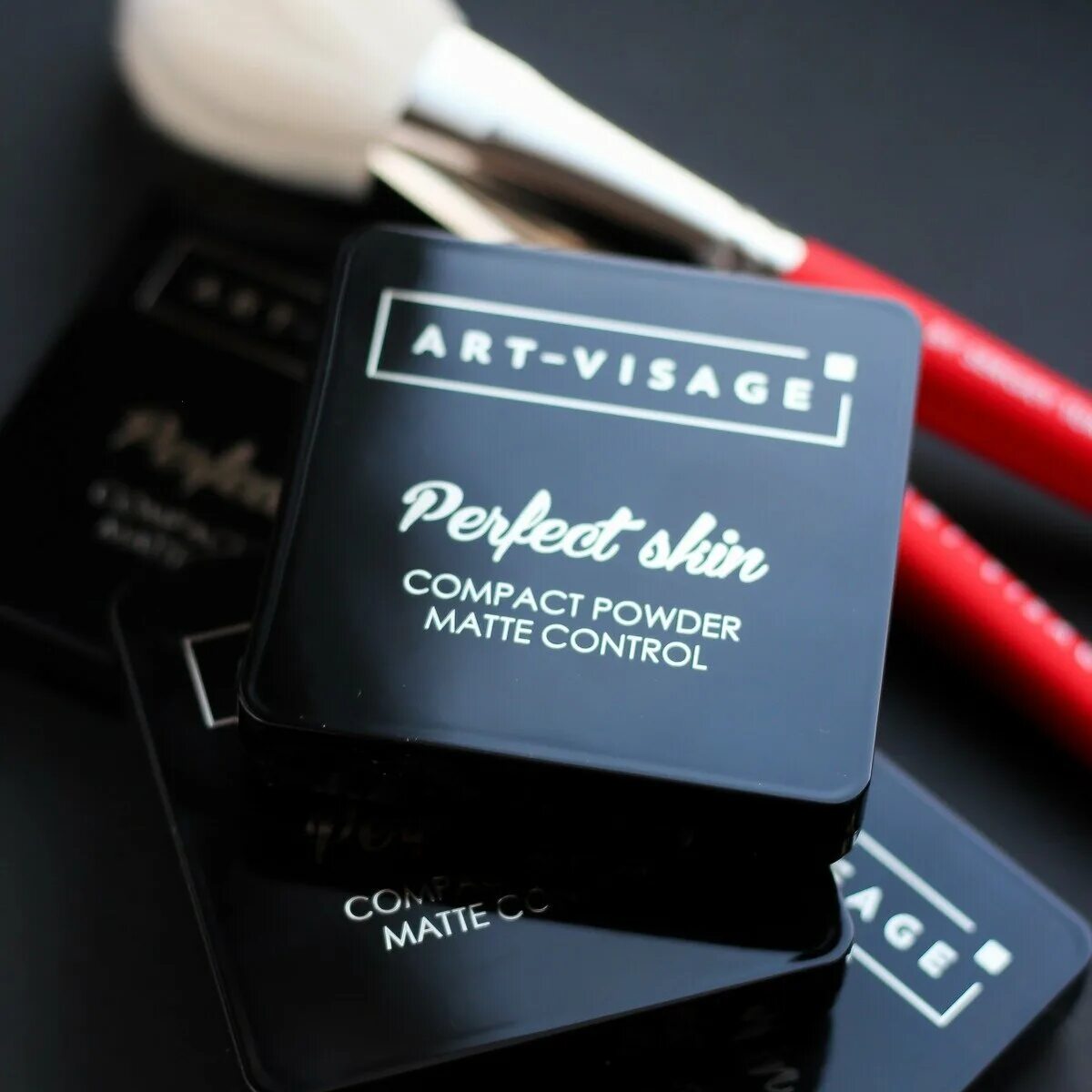 Art-visage пудра компактная perfect skin compact powder matte control. Art visage пудра. Пудра art visage 05. Арт визаж пудра для жирной и комбинированной. Тона арт визаж пудра 211.