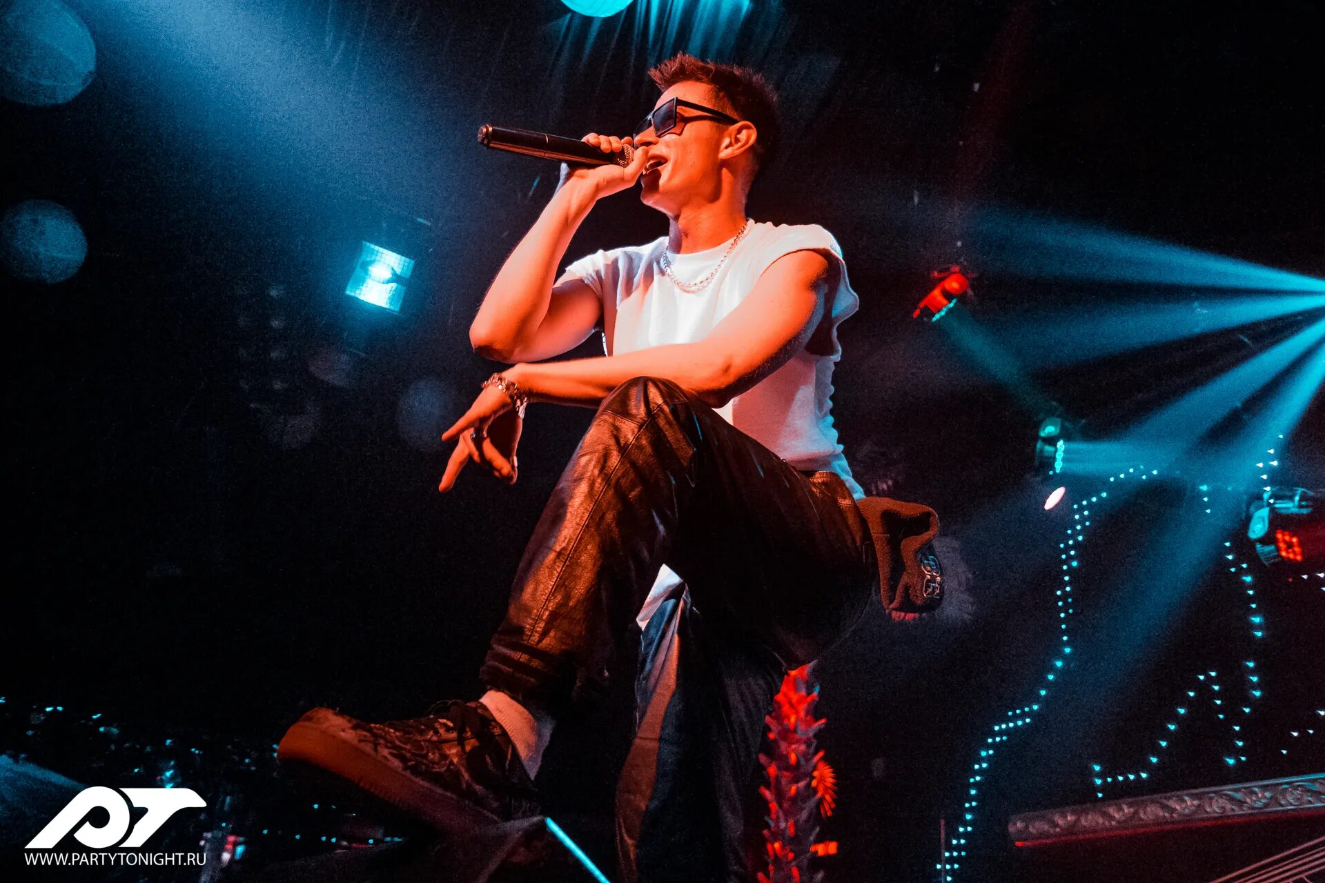 От любви кравц текст. От любви кравц текст. T1one kabakin бриллиантики. Песня обнуляй слова. Слова песни обнуляй кравц.