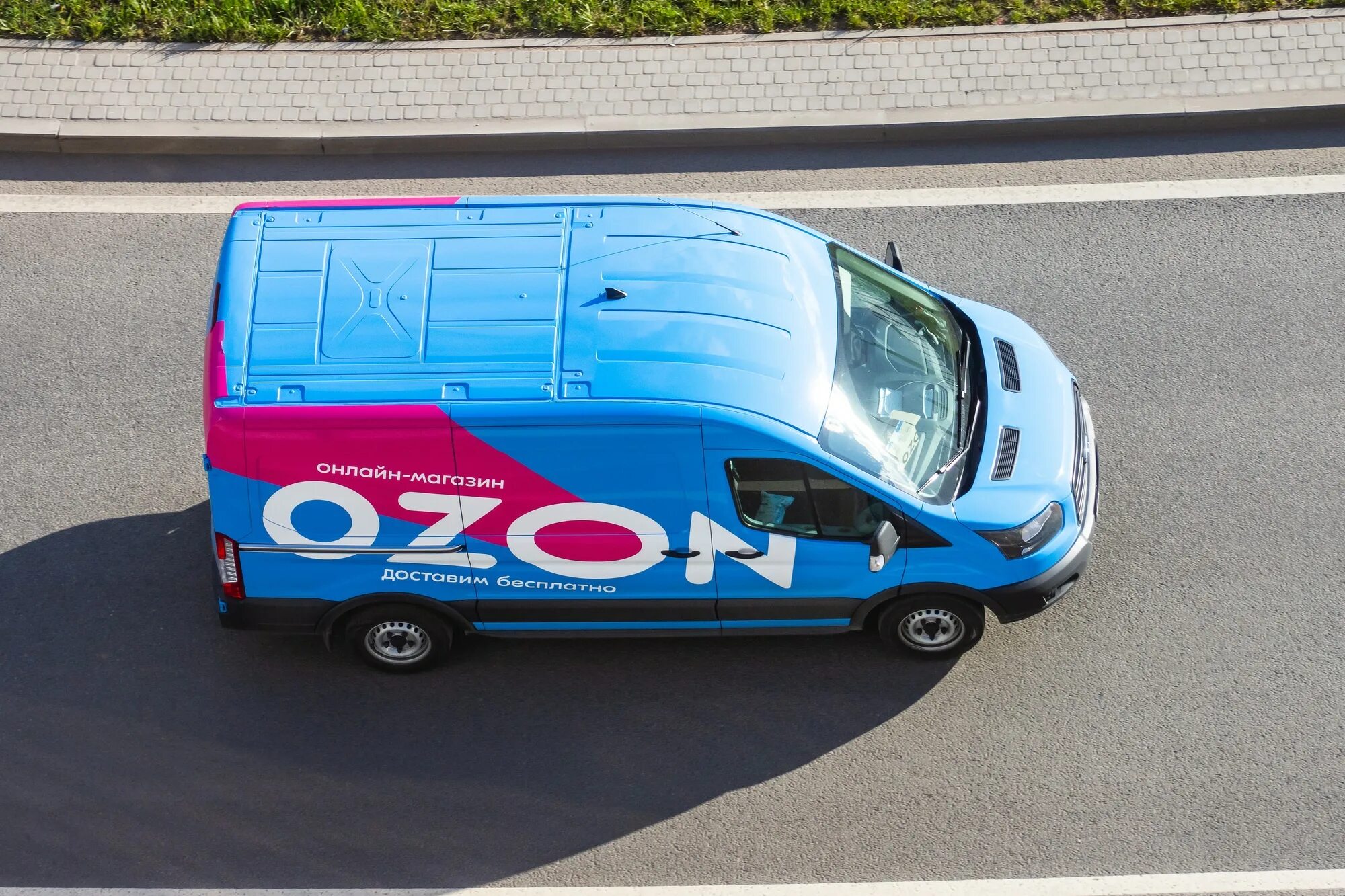 Доставка сайта озон. Ford Transit Озон. OZON экспресс. OZON Express машина. Форд Транзит Озон Озон.