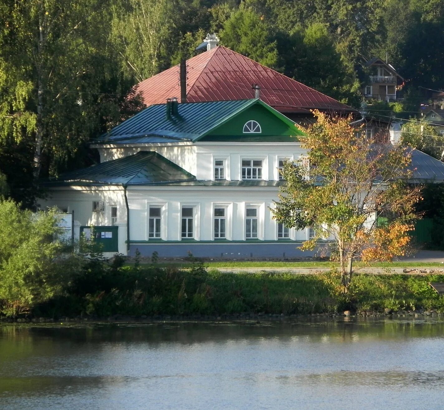 Дом музей левитана городе находится. Дом-музей Левитана плёс. Город плёс музей Левитана. Плёс город дом музей Левитана. Город Плес музей художника Левитана.