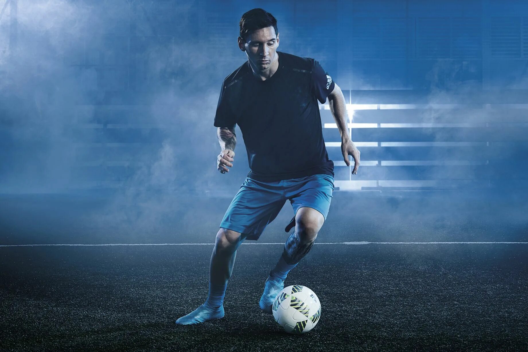 Футбол картинки. Adidas Messi. Лионель Месси реклама. Месси адидас реклама. Футболист с мячом.