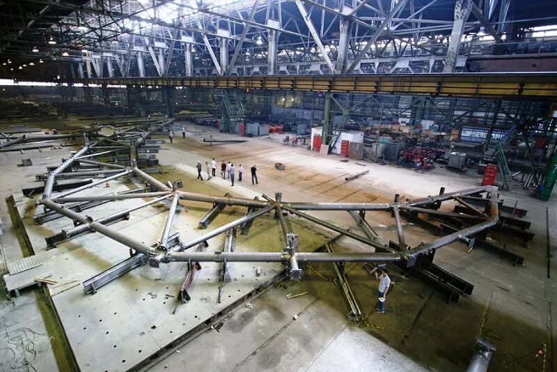 Завод металлоконструкций. Сварщик металлоконструкций. Производственные металлоконструкции. Металлоконструкции. Цех металлоконструкций.