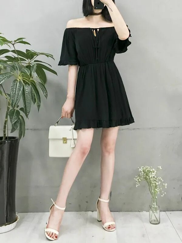 Кендалл дженнер в черном платье. Платье с лицом девушки. Корейские платья. Девушка в платье без лица. Брюнетка в длинном платье.