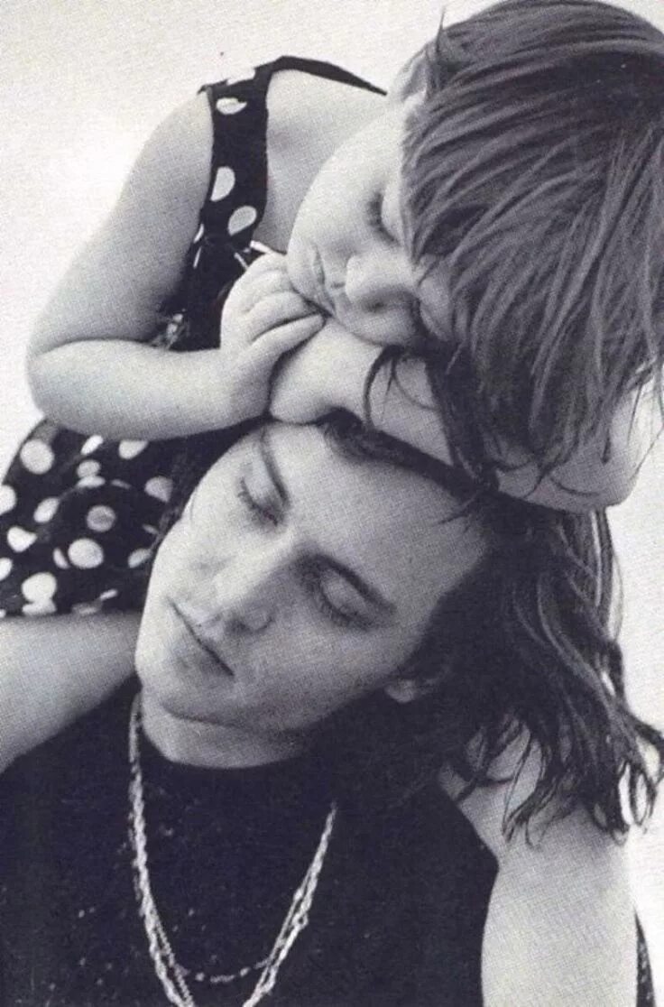 Мужчина с племянницей. Джонни Депп с дочкой.