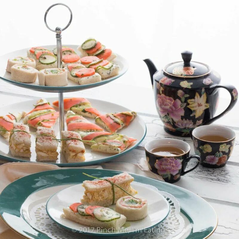 Накрыть стол для чаепития. Английский чай afternoon Tea. Стол для чаепития. Сервировка стола для чаепития. Сервировка чайного стола.