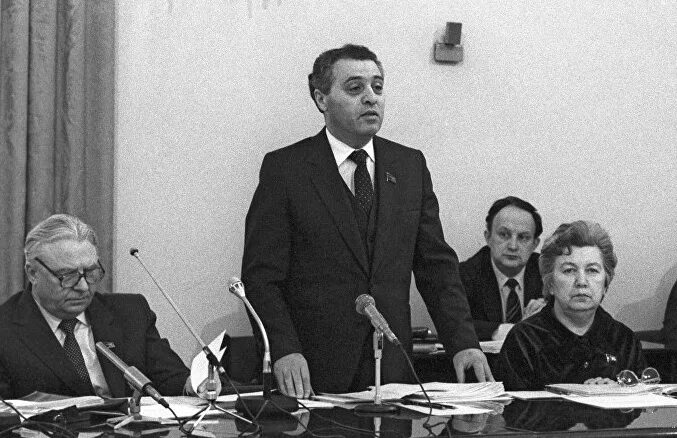 Георгадзе секретарь Президиума Верховного. Секретарь Президиума Верховного совета СССР. Секретарь в советское время
