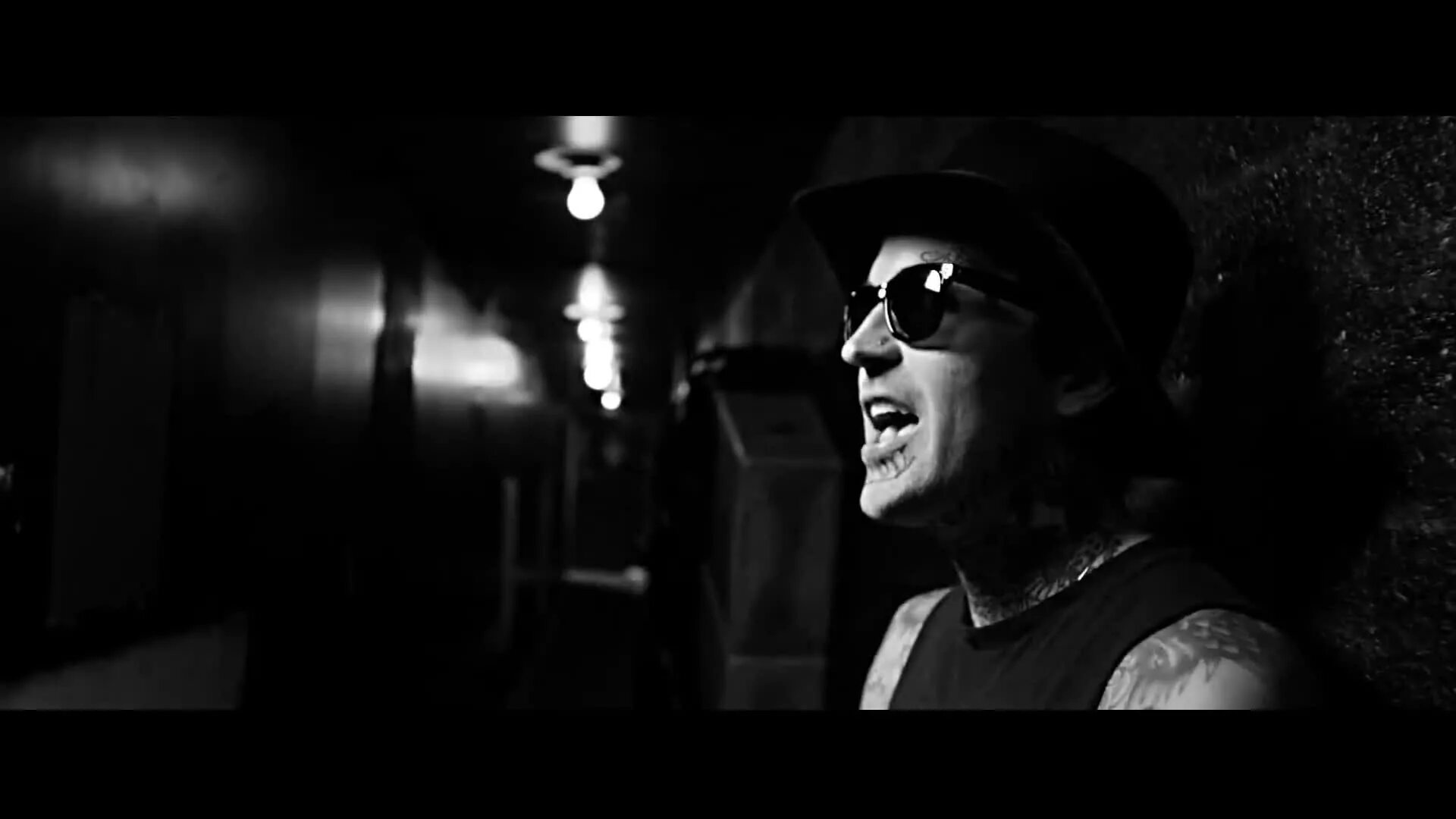 Песня джони ты такой крутой. Yelawolf. Рэп клип. Yelawolf Johnny Cash обложка. Рэп клип с масками.