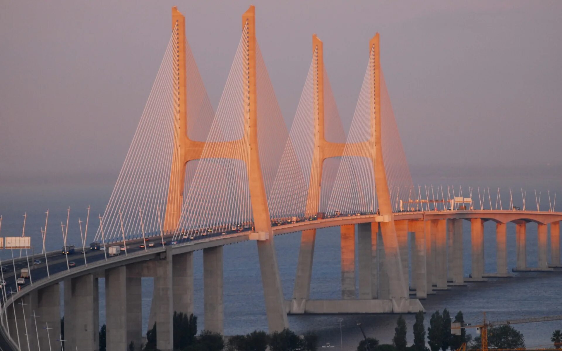 Мост ВАСКО да Гама Португалия. Мост «ВАСКО да Гама» (Лиссабон, Португалия). Лиссабон река Тежу мост ВАСКО да Гама. Мост ВАСКО да Гама (река Тежу). Название самого длинного моста