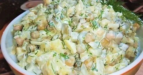 Вкусный салат с огурцами и горошком