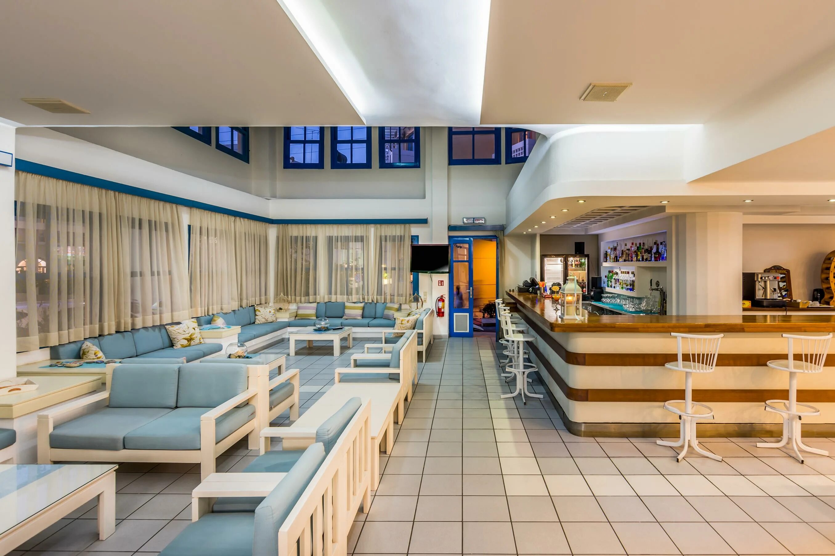 Central hotel 3. Hersonissos central 3. Отель централь прага. Малеме крит. Греция крит ираклион.