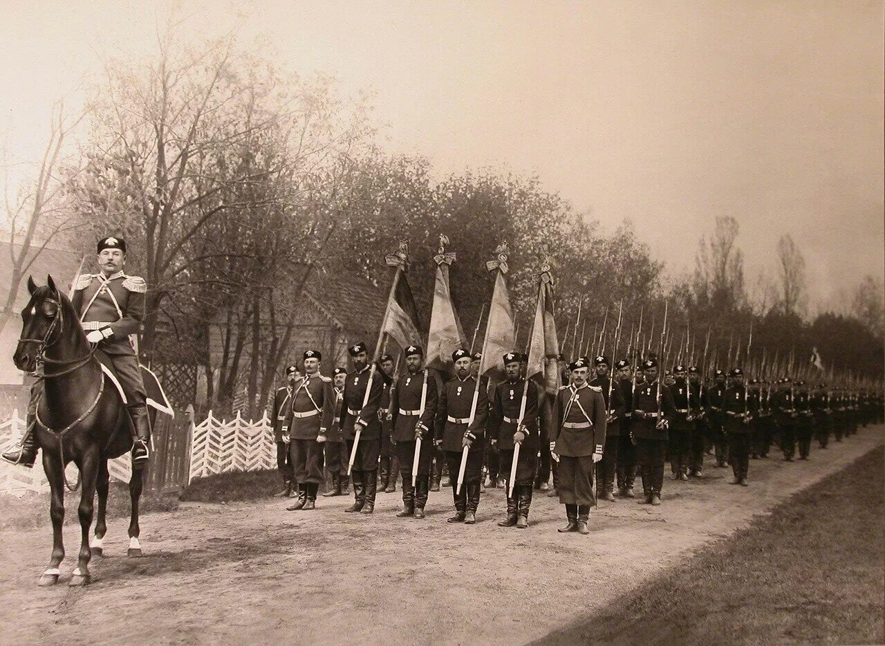 Знамена первой мировой. Лейб-гвардии Санкт-Петербургский полк. Семёновский лейб-гвардии полк. Семёновский лейб-гвардии полк 19 века. Лейб-гвардии Семеновский полк 1905.