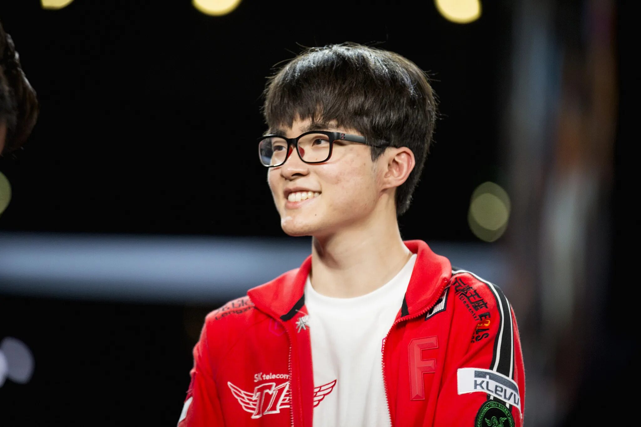 Faker php. Ли сан хёк. ли «faker» сан хек. ли сан хёк корейский спортсмен. игрок faker лол.