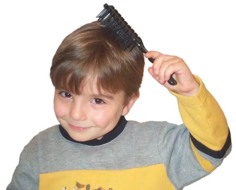 Расческа для волос. Ребенок расчесывает волосы. Расчесывание волос для детей. Мальчик причесывается.