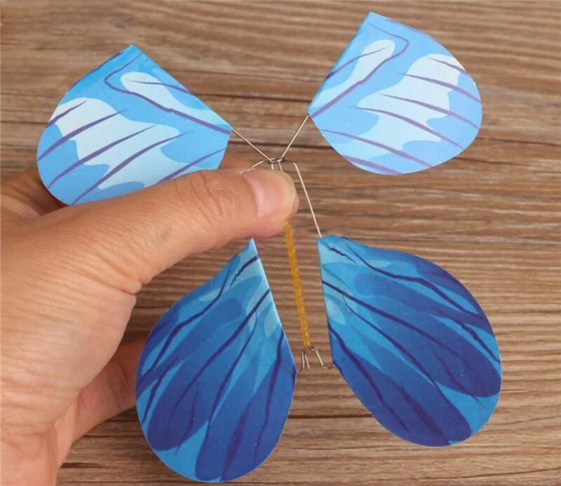 Летающая бабочка своими руками. Летающие бабочки из бумаги своими руками. Игрушка летающая бабочка из бумаги. Поделка летающая бабочка. Летающая бабочка из бумаги