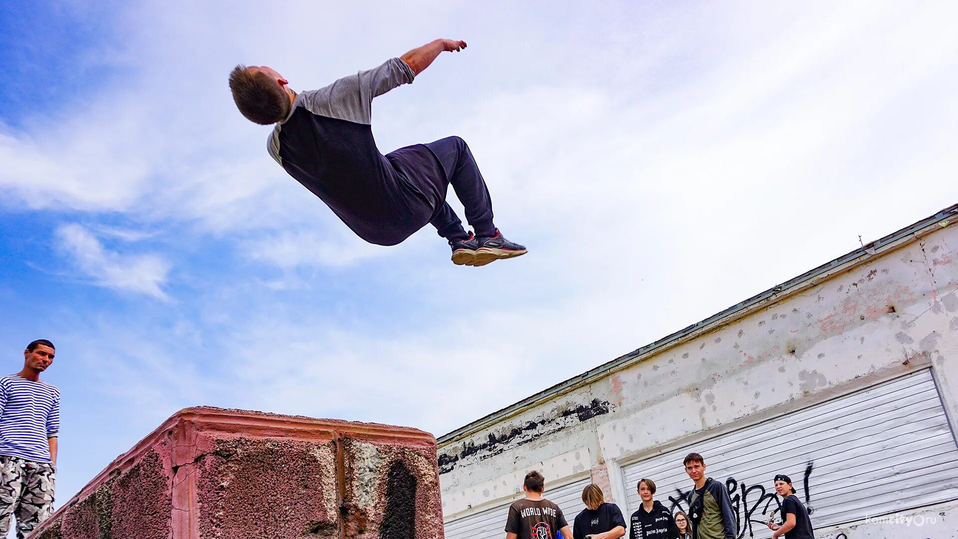 Паркур фото. Паркур парк. Паркур кристиан поузи. Детский паркур. Новости паркура.