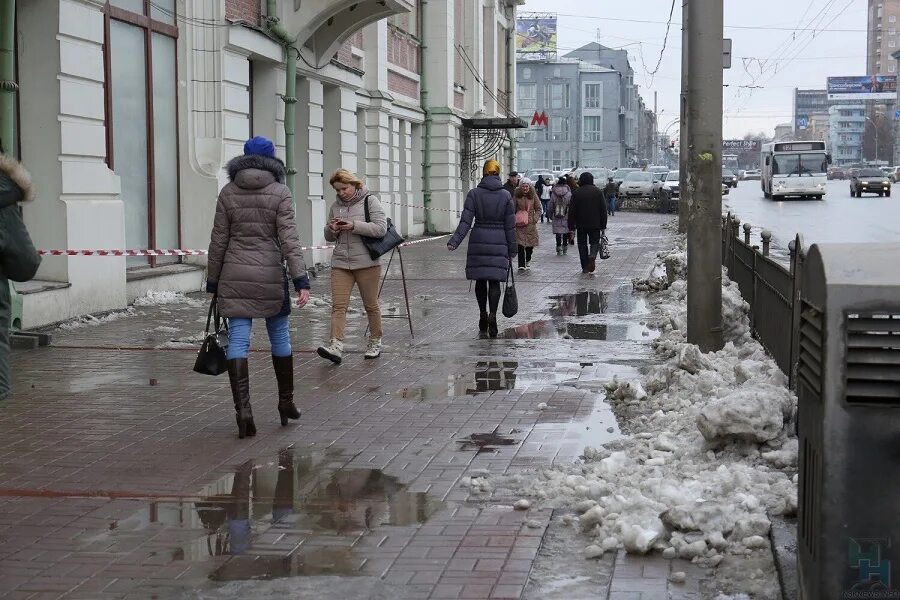 Дождь и слякоть в городе. Дождь слякоть. слякоть в питере. и в дождь и в снег и в слякоть.