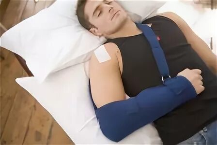 К чему снится после операции. Гипс при переломе плеча. подушка для сна при переломе плеча. подушка для руки после операции при переломе.