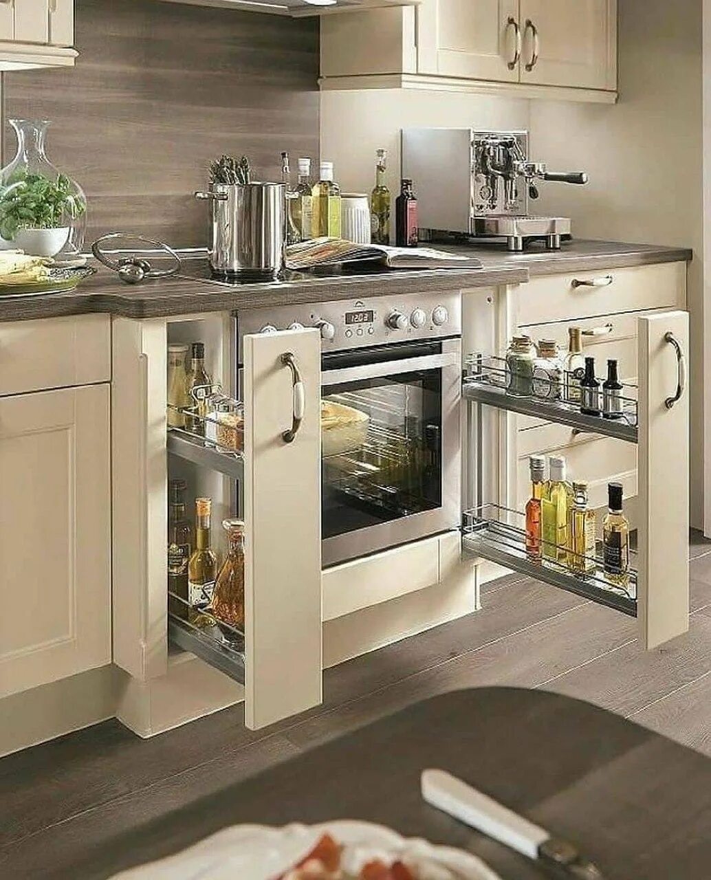 Кухни дизайн встраиваемой техники. Холодильник в интерьере кухни. Встраиваемая техника хаер на кухне в интерьере. Кухни дизайн встраиваемой техники. Встроенная кухня.