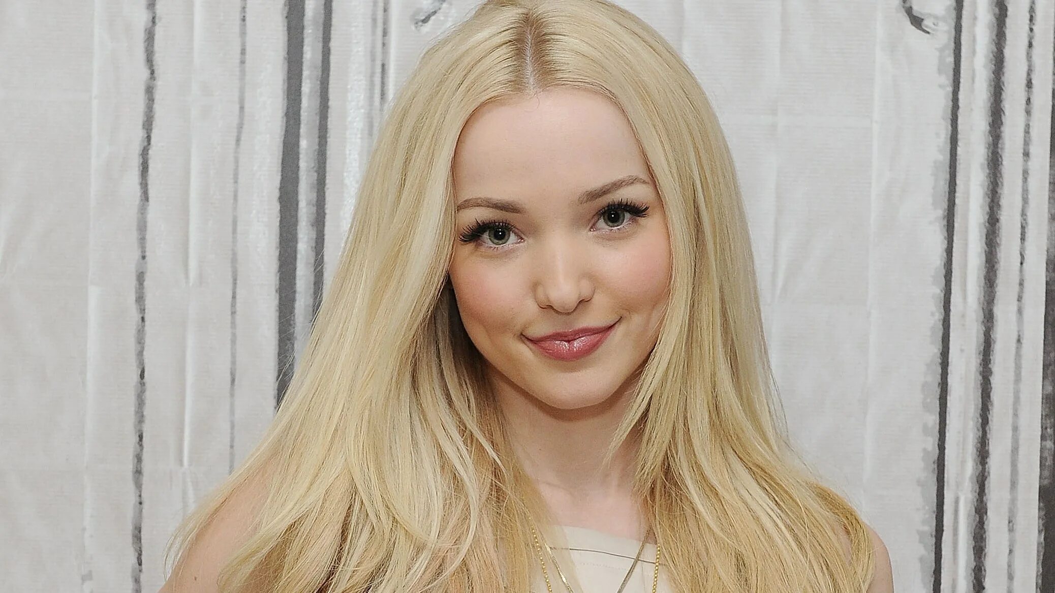 Дав камерон дамиано. Dove Cameron 2021. Dove Cameron 2022. Дав Кэмерон 2021. Дав Кэмерон в 2012.