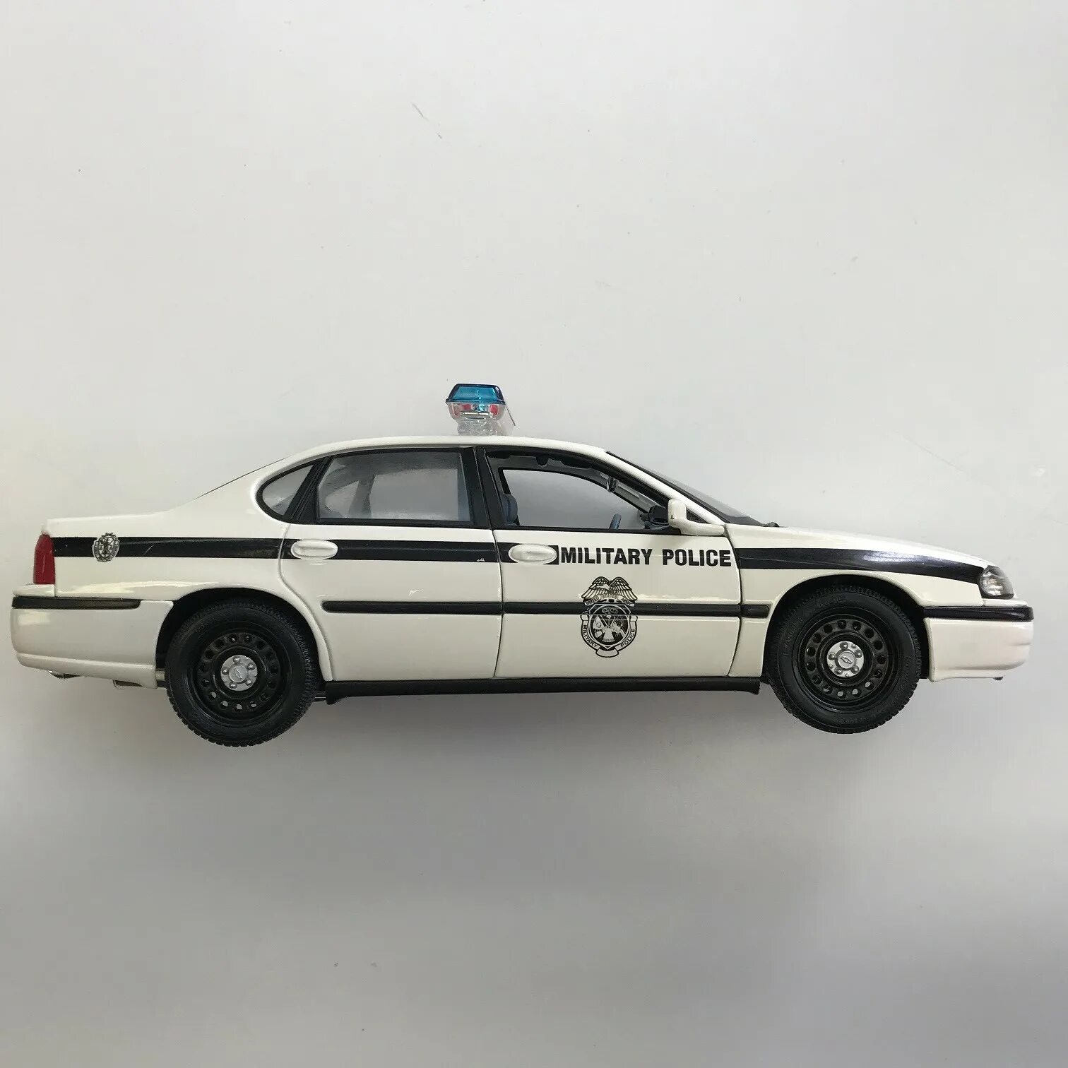 Полиция 1 18. Corvette 1/18 maisto c5. Легковой автомобиль maisto dodge challenger 2006 police (31365) 1:18. Dodge monaco metropolitan police 1:18 greenlight. 1977 dodge monaco police car.