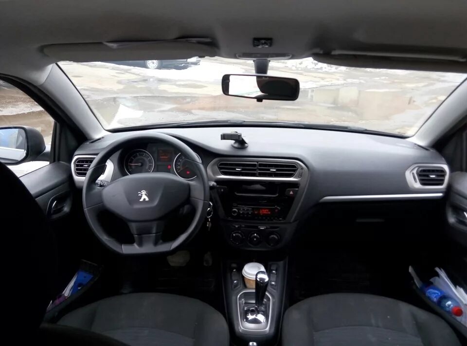 Peugeot 301 interior. Peugeot 301 2013 салон. Peugeot 301 светлый салон. Пежо 301 салон. Peugeot 301 интерьер.