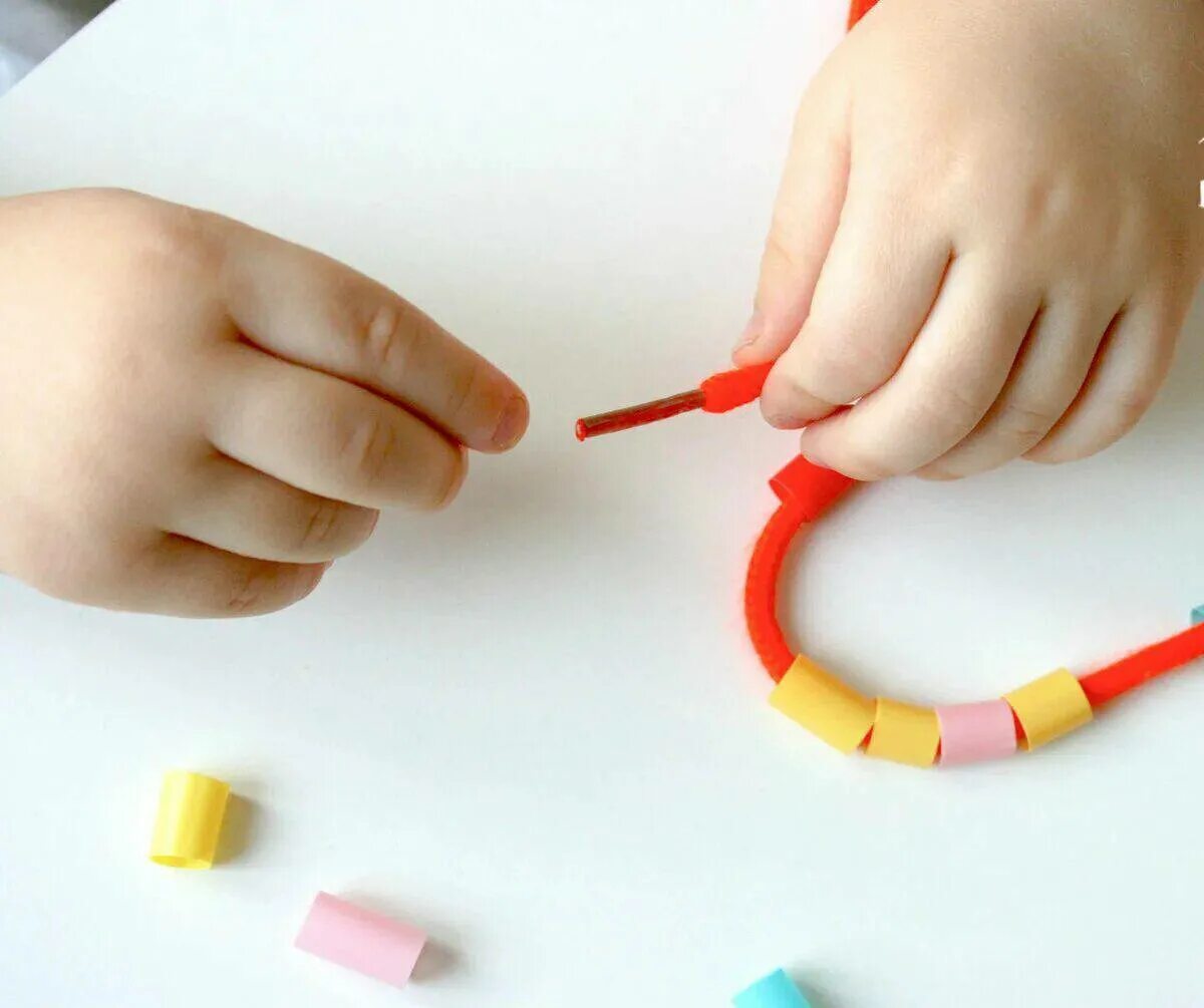 Развитие мелкой моторики у детей дошкольного возраста. Мелкая моторика какое развитие. Мелкая моторика какое развитие. Развитие мелкой моторики. Мелкая моторика рук.