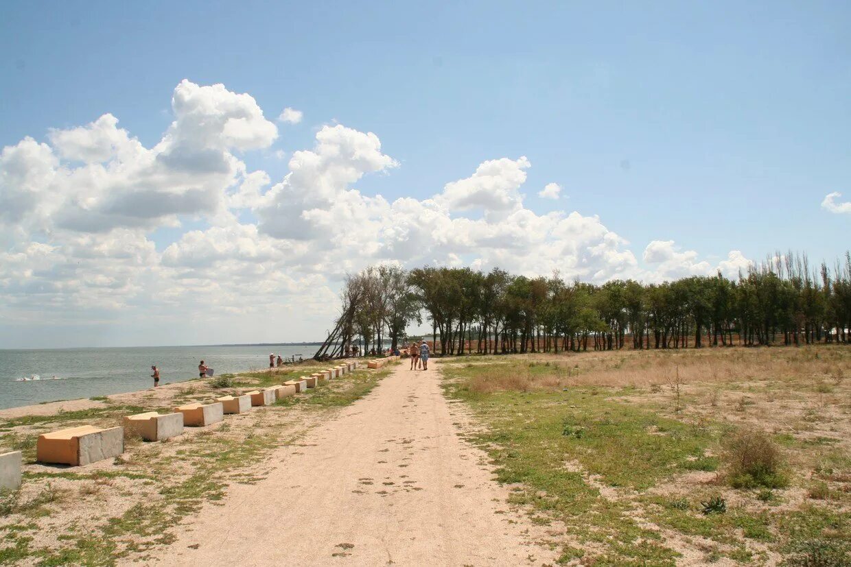 Краснодарская коса на море. Азовское море должанка. автокемпинг лесопарк ейский должанская коса. станица должанская пляж.