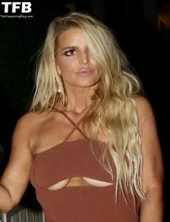 Jessica Simpson Shows Off Her Underboob at Delilah in West Hollywood (22 Ph...