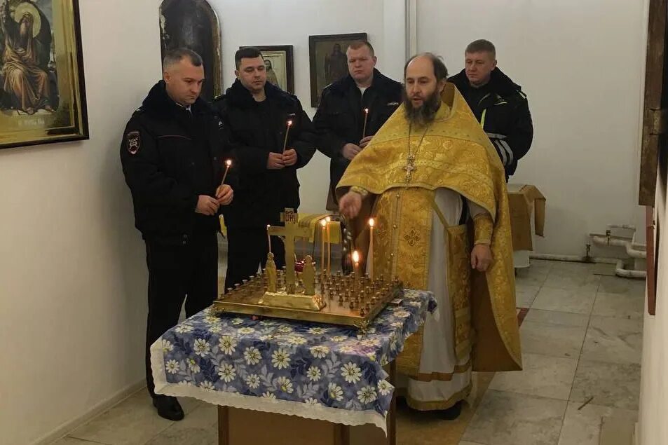 Помощь бугуруслан. Храм святой троицы бугуруслан. служители троицкого храма а г бугуруслане. храм святой троицы с. хомутов фото.